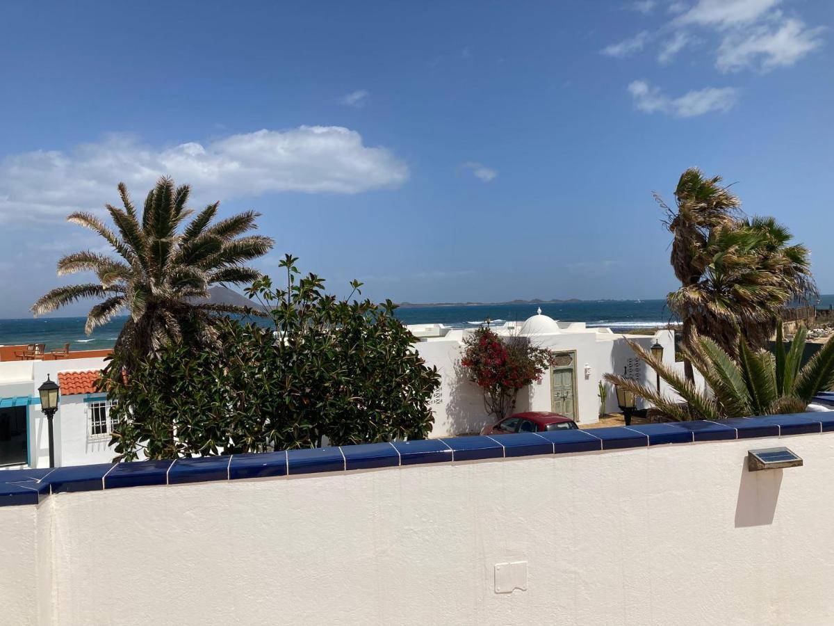 Beach House With The Heated Pool Next To Rocky Point Corralejo Exteriér fotografie
